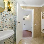 Albert's Castle Apt- Happy Apartment *