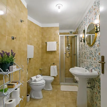 Albert's Castle Apt- Happy Appartement *