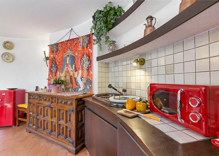 Albert's Castle Apt- Happy *