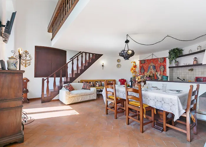 Albert's Castle Apt- Happy *