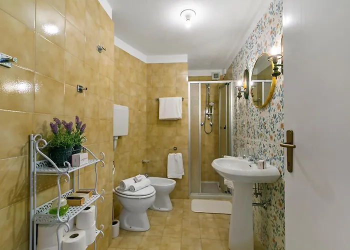 Albert's Castle Apt- Happy شقة *